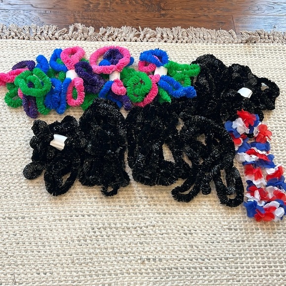 50 plastic Party Leis - Picture 1 of 6